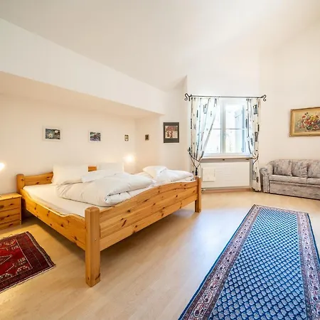 2403 Charmante Dachwohnung Mit Hohen Decken Und Suedbalkon 아파트