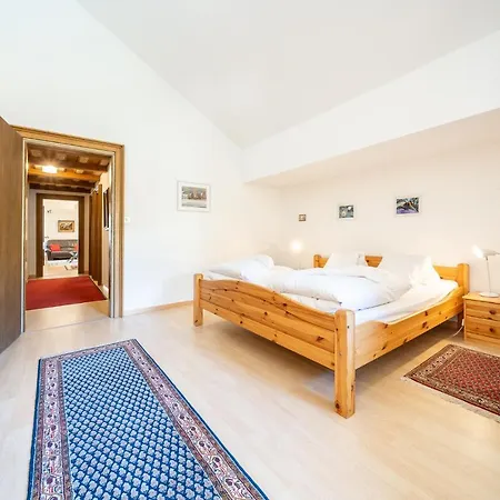 2403 Charmante Dachwohnung Mit Hohen Decken Und Suedbalkon 아파트