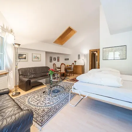 アパート 2403 Charmante Dachwohnung Mit Hohen Decken Und Suedbalkon