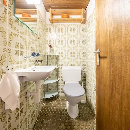 Apartamento 2403 Charmante Dachwohnung Mit Hohen Decken Und Suedbalkon Vulpera