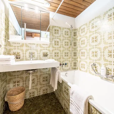 2403 Charmante Dachwohnung Mit Hohen Decken Und Suedbalkon