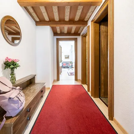 2403 Charmante Dachwohnung Mit Hohen Decken Und Suedbalkon