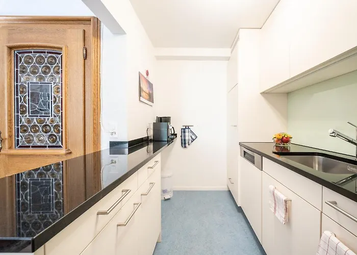 2403 Charmante Dachwohnung Mit Hohen Decken Und Suedbalkon Apartman