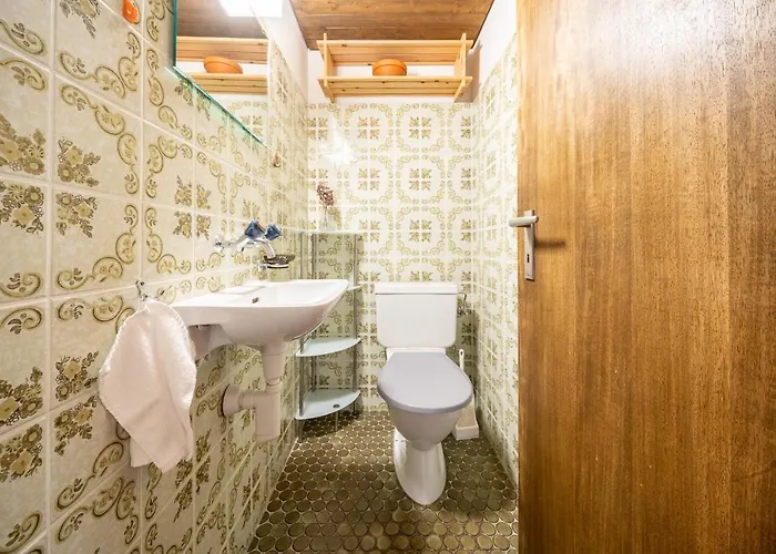 Apartman 2403 Charmante Dachwohnung Mit Hohen Decken Und Suedbalkon Vulpera