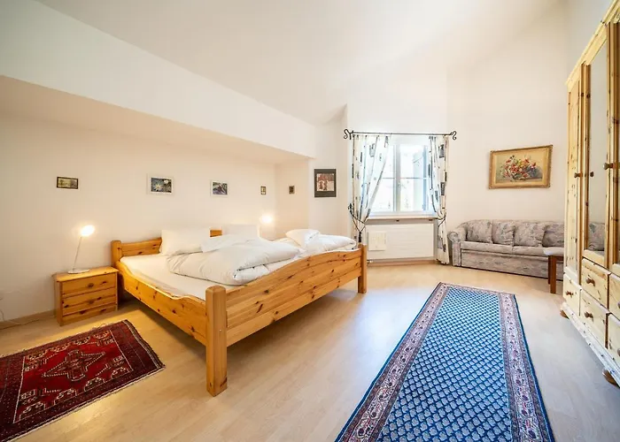 2403 Charmante Dachwohnung Mit Hohen Decken Und Suedbalkon Apartman