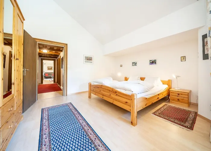 2403 Charmante Dachwohnung Mit Hohen Decken Und Suedbalkon Apartman