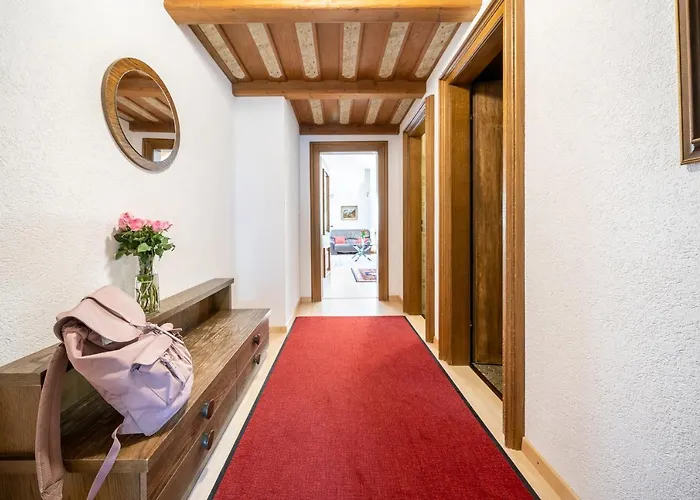 2403 Charmante Dachwohnung Mit Hohen Decken Und Suedbalkon